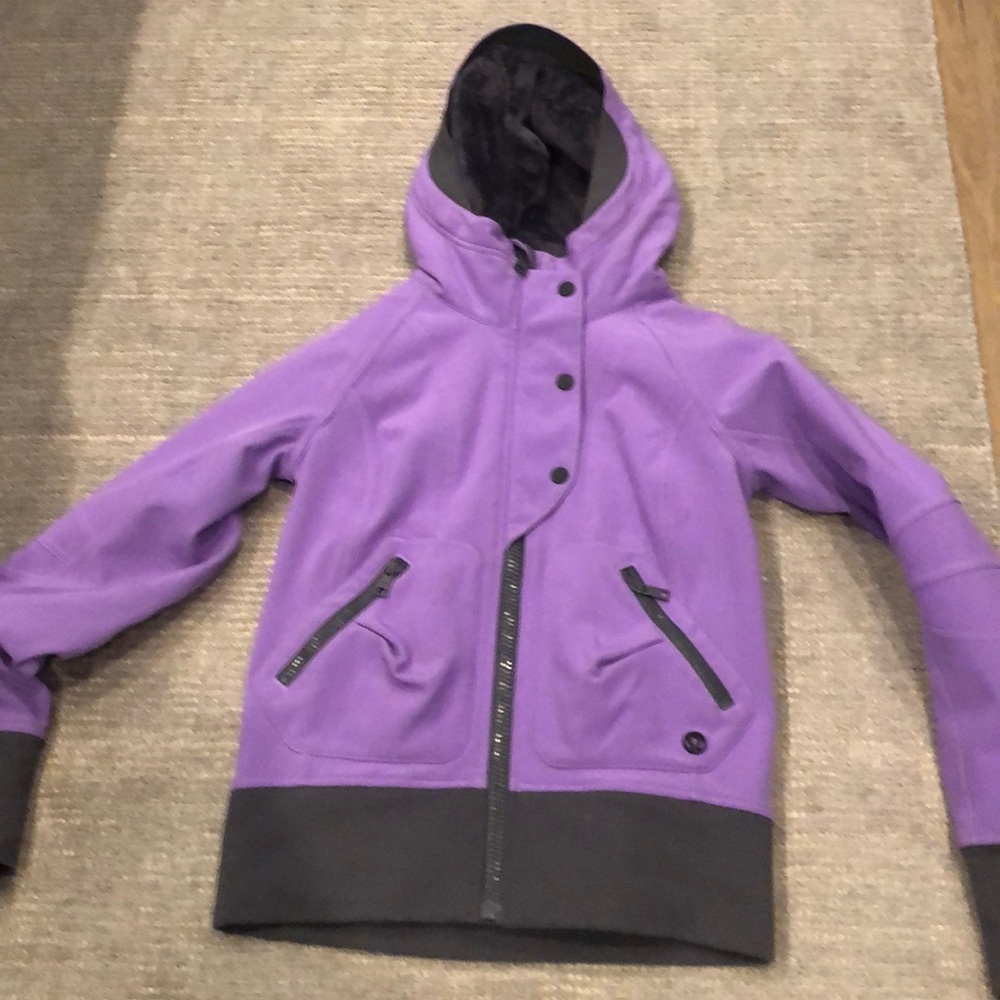 Lululemon Jacket with good, size 6